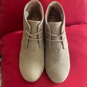 Tan TOMS wedge lace up shoe - suede
